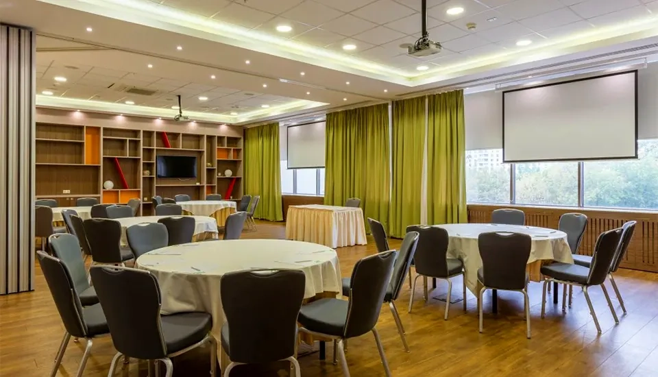 هتل هالیدی این مسکو سوکولنیکی مسکو